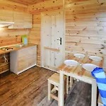 2 Bedroom Lovely In Przewloka Hébergement de vacances *