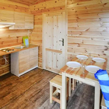 2 Bedroom Lovely In Przewloka Feriehus *